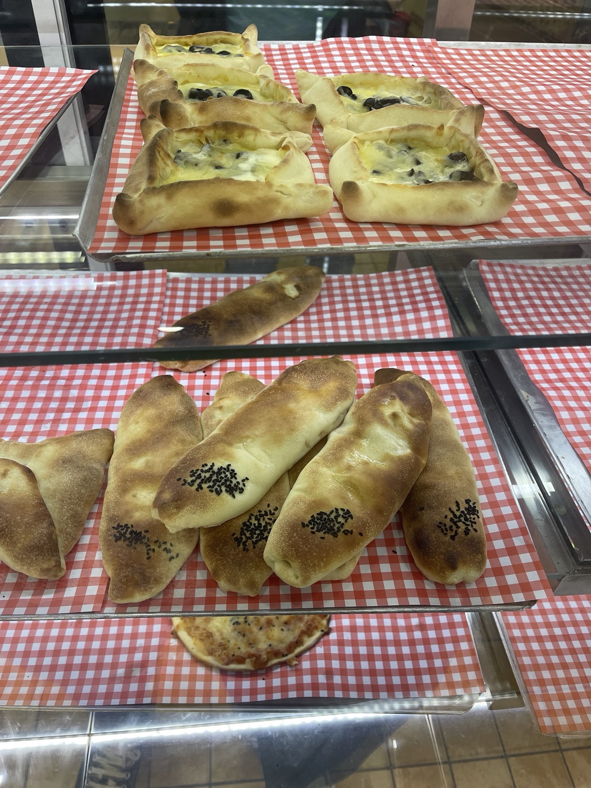 Fatayer 2 soorten Kaas met zwarte olijf